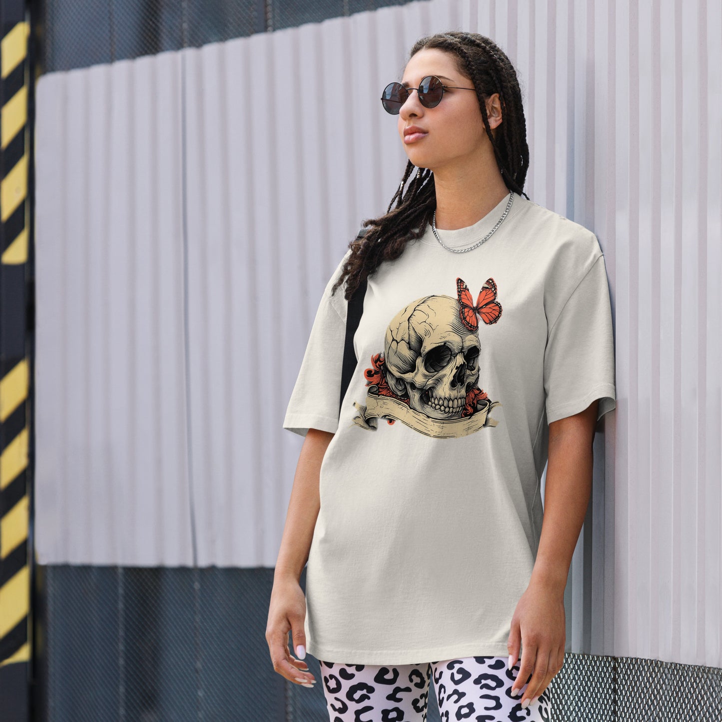 Skull & Butterfly - Oversized faded t-shirt